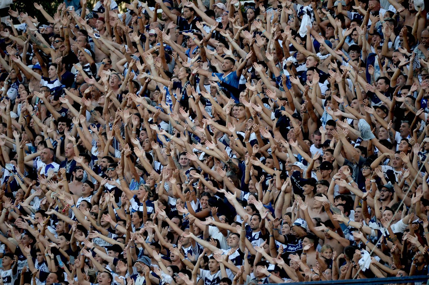 Hinchada Gimnasia (6).jpg