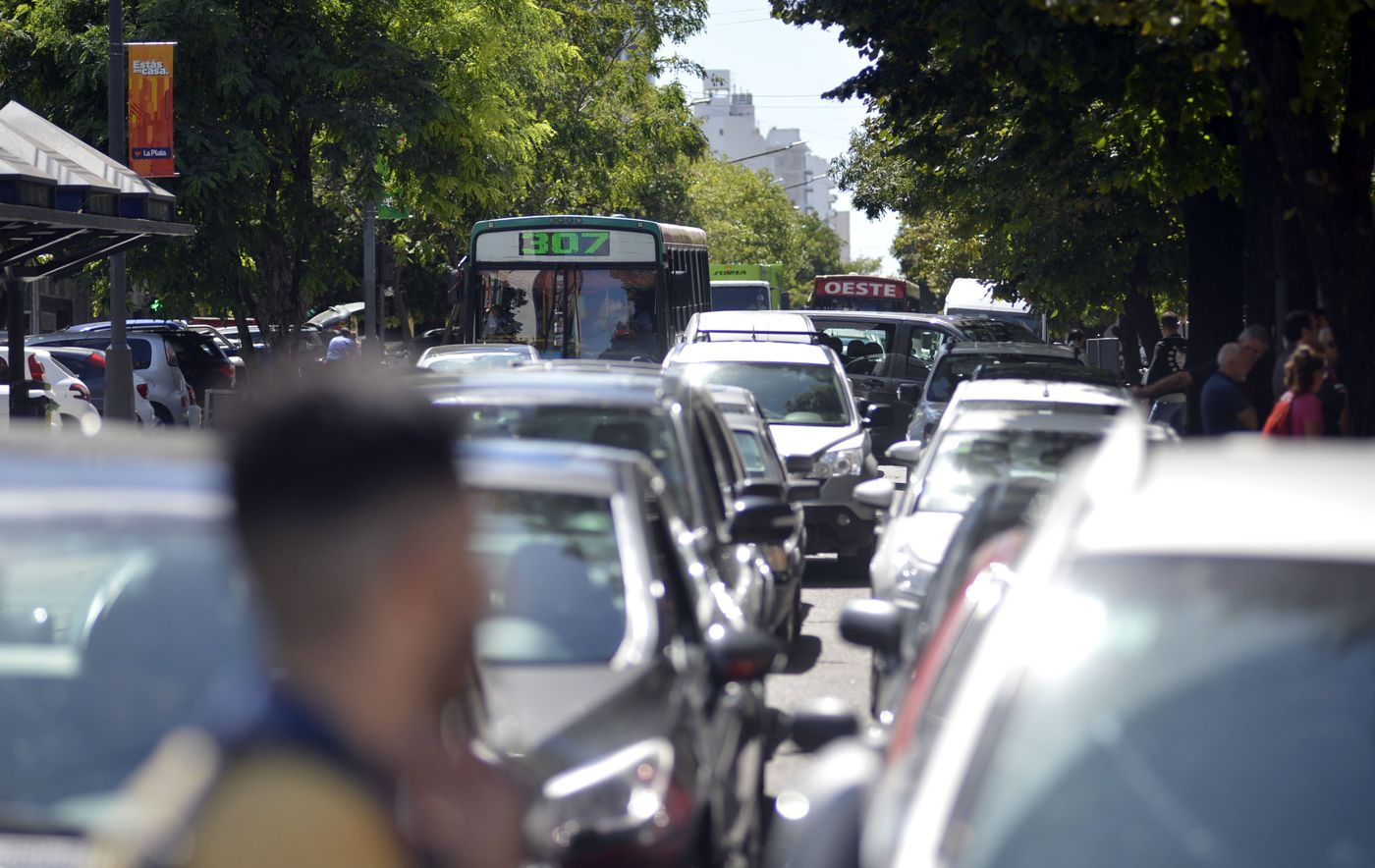 Doble fila estacioamientos colegios19.JPG