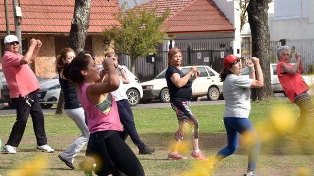 desde hoy hay clases gratuitas de actividades fisicas y deportes en las plazas de la plata