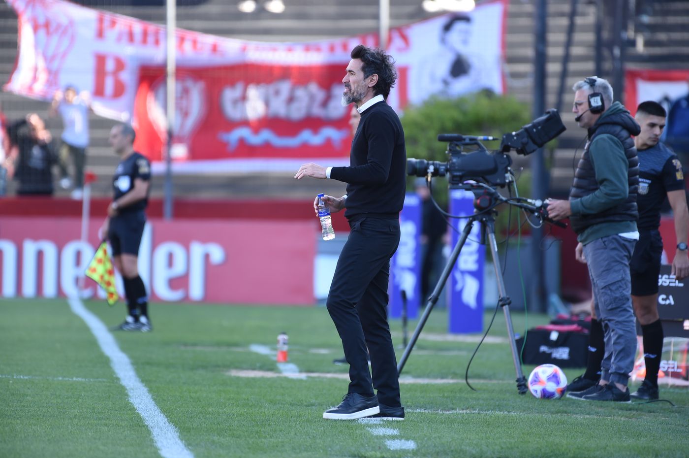 Estudiantes Huracán Domínguez campo de juego.JPG