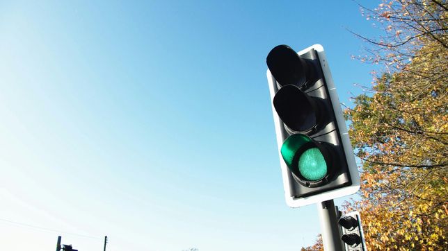 la municipalidad licitara un nuevo sistema para controlar y adaptar los semaforos en tiempo real