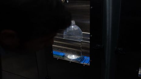 ABSA inauguró su primera planta embotelladora y producirá hasta 8.400 bidones al día