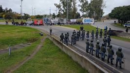 arranco la protesta en la bajada de la autopista y mantienen un corte total del transito arranco la protesta en la bajada de la autopista y mantienen un corte total del transito
