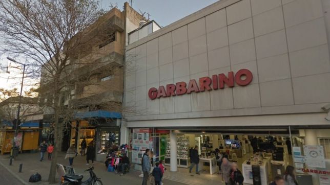 el colegio de opticos pide el cierre de garbarino por vender anteojos de sol