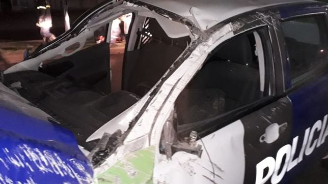 manejaba ebrio, choco contra un patrullero y quiso escapar