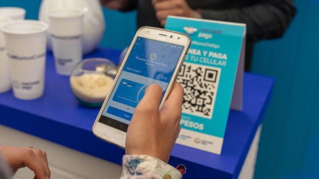 ¿cual es la diferencia entre las tarjetas negra y celeste de mercado pago?