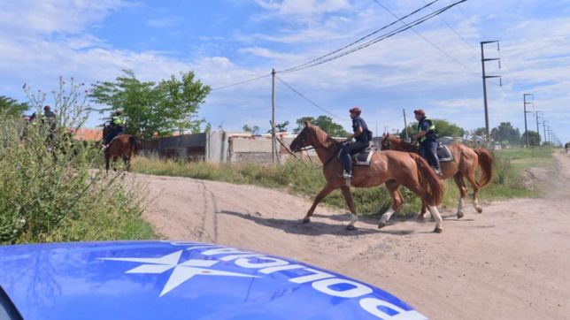 con caballos, motos y bomberos: asi buscaron a exequiel en una cantera de melchor romero