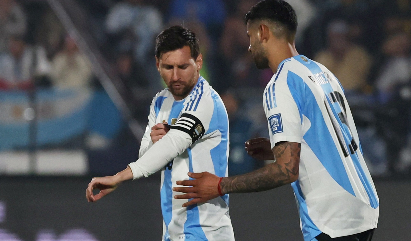 Selección argentina Messi Romero capitán.png