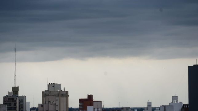 en que momento del martes se viene la lluvia a la plata