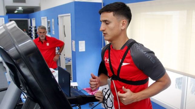 mauro diaz paso la revisacion y el jueves firma como nuevo refuerzo de estudiantes