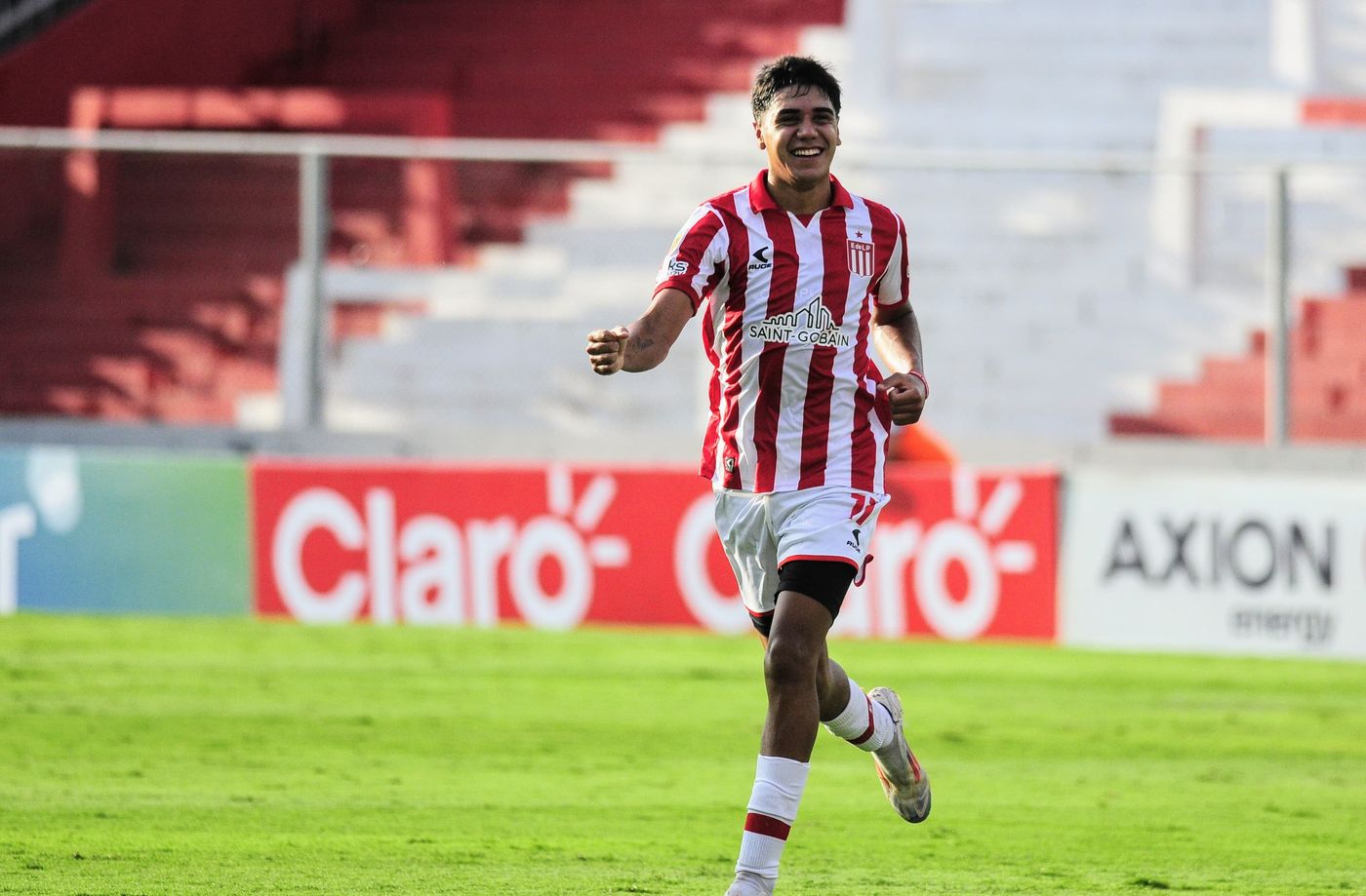 Estudiantes Sarmiento de La Banda festejo gol Tobio Burgos 2.jpg