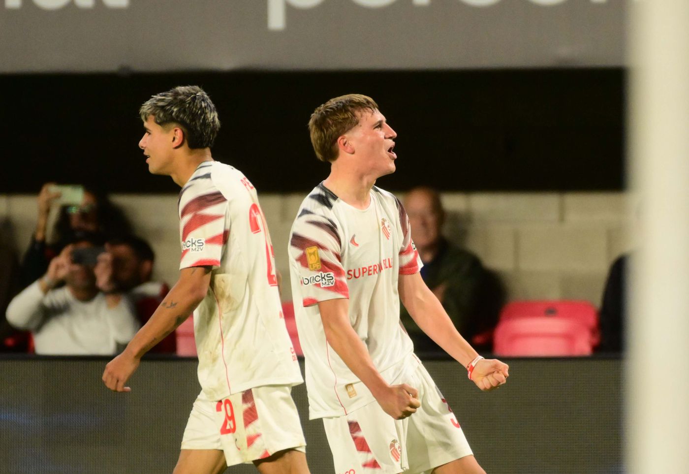 Estudiantes Unión Amondarain festejo gol