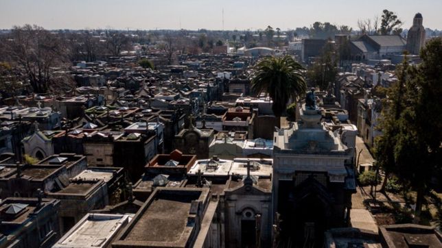 pequeno gran muerto: asi es la obra que se va a estrenar en el cementerio de la plata