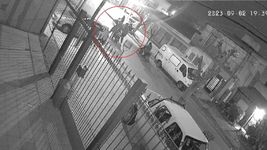 video: audaz ataque de una banda de motochorros a una pareja en la plata video: audaz ataque de una banda de motochorros a una pareja en la plata