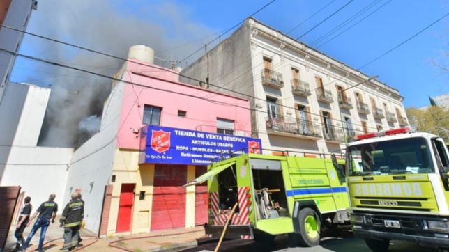 video: se incendio el deposito del ejercito de salvacion y evacuaron edificios en la zona