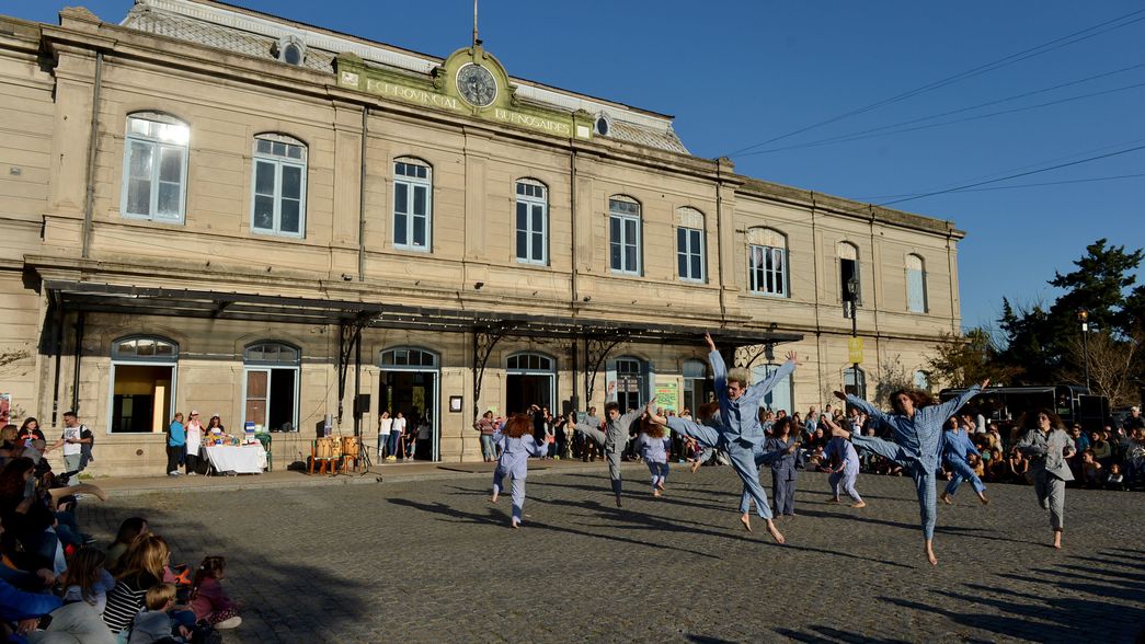 Con juegos, muestras, una feria y música en vivo Meridiano V celebra el 114° aniversario de la Estación Provincial