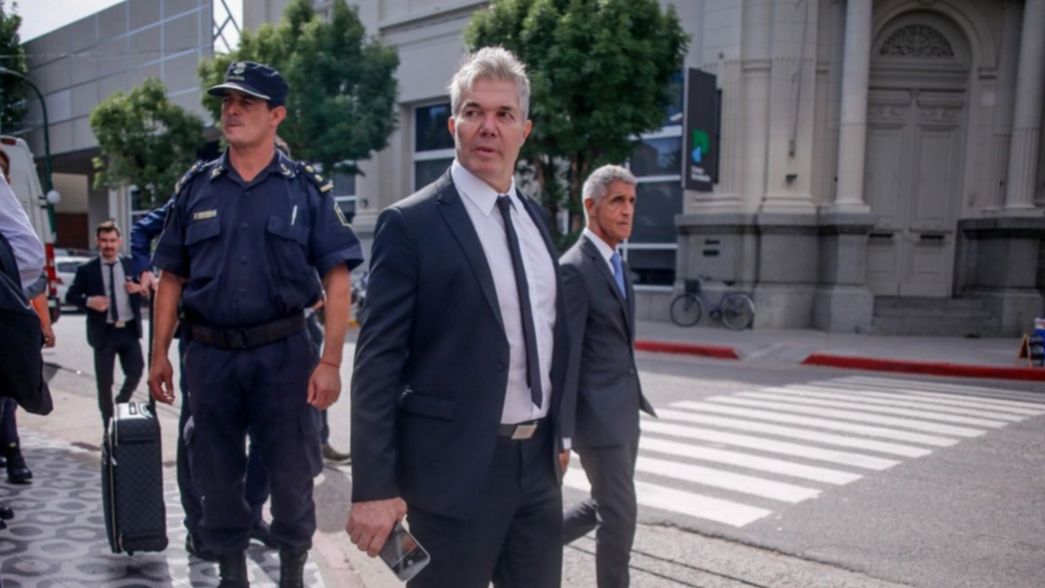 VIDEO: Le robaron a Fernando Burlando en la puerta de su casa