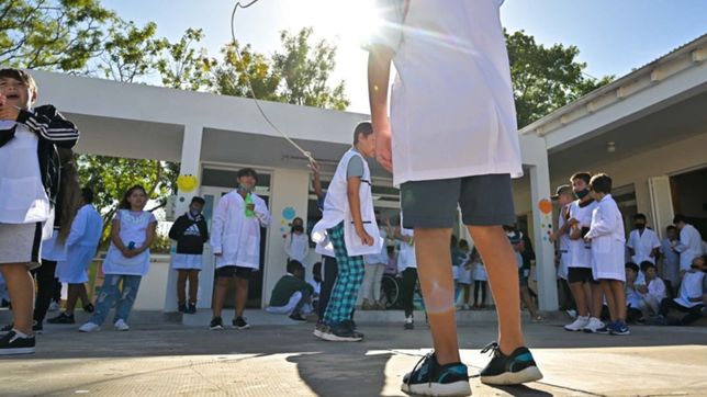 ¿como planea hacer el gobierno para ampliar las horas de clase en las escuelas primarias?