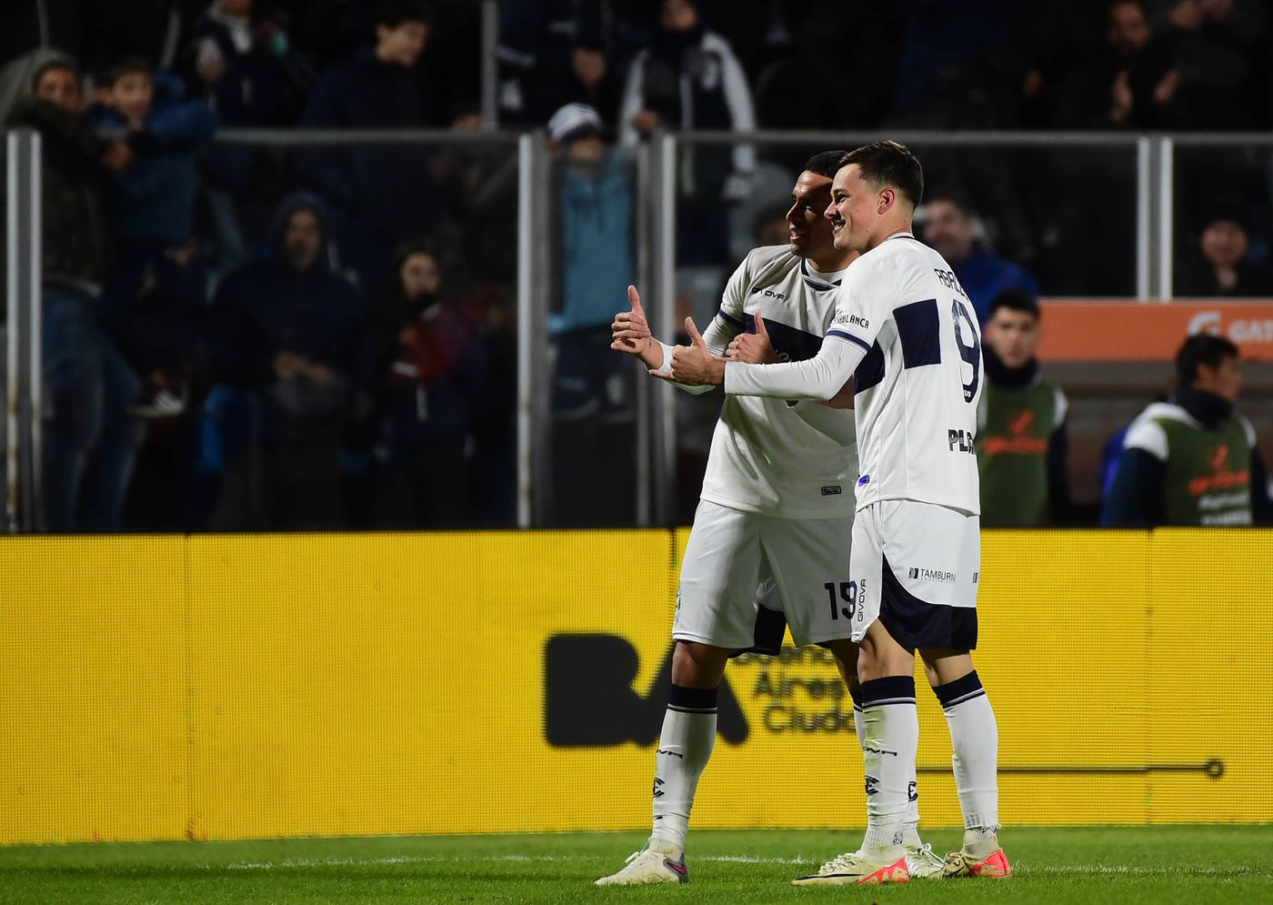 Gimnasia Banfield Abaldo Pintado Festejo.JPG