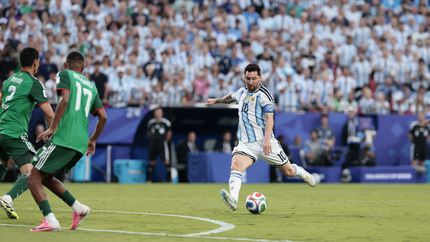 Con triplete de Messi, Argentina aplastó a Argelia 3 a 0