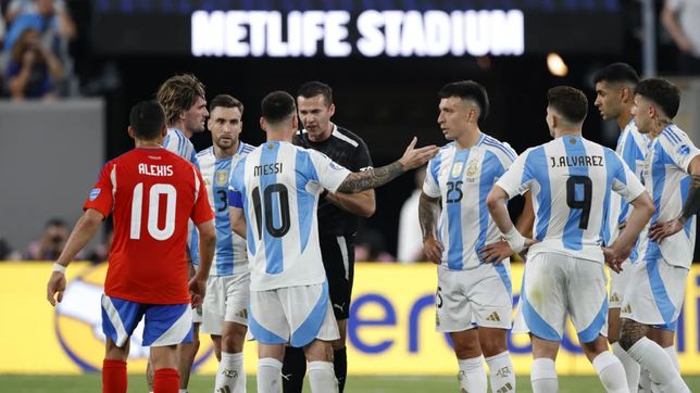 el arbitro que no cuido a lionel messi, vuelve a dirigir a la seleccion argentina