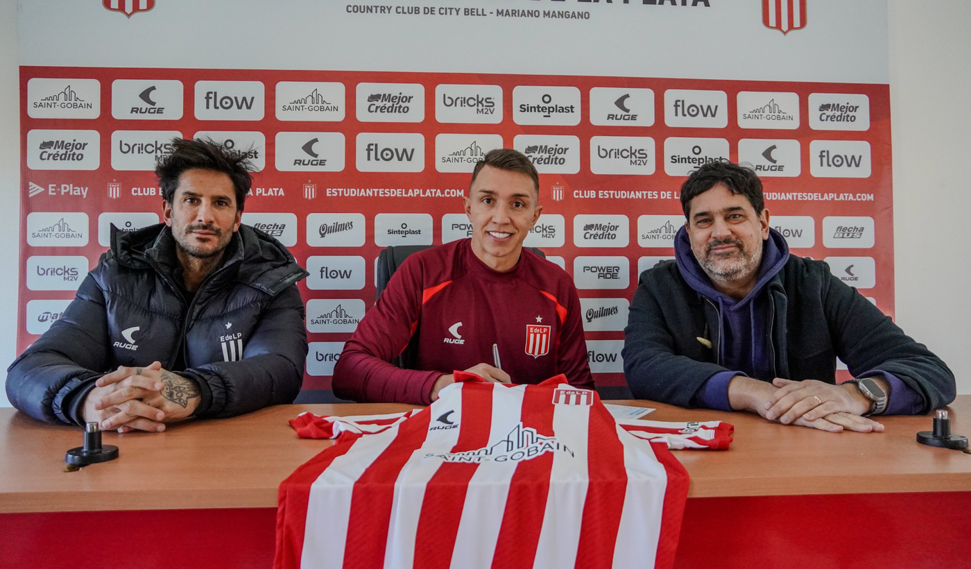 Fernando Muslera firma.png