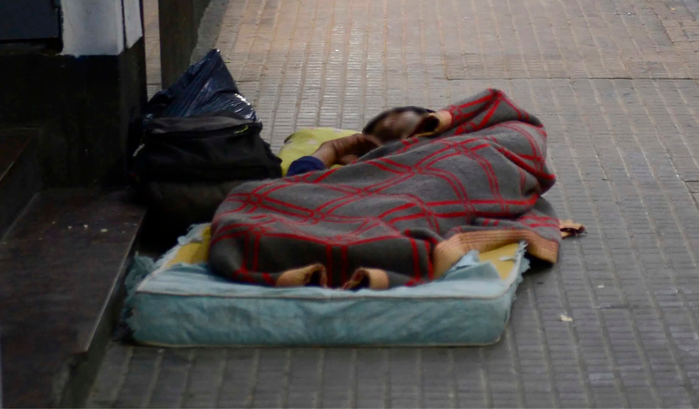 Persona en situación de calle pobreza (1).png
