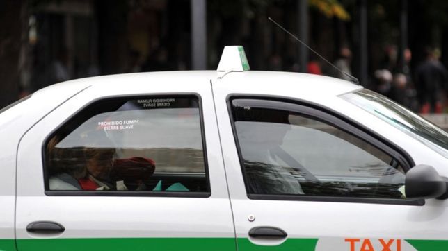 apunalaron y atacaron a un taxista en la region: simularon ser pasajeros para robarle