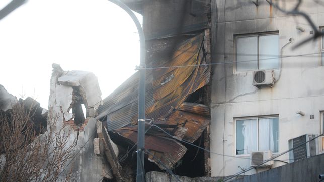 definen cuando y como sera la demolicion controlada del deposito incendiado