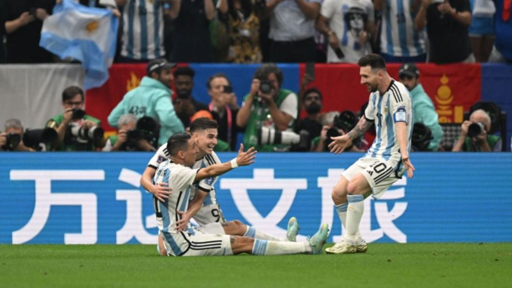 Los históricos no perdonan: así fueron los goles de Messi y Di María en Qatar