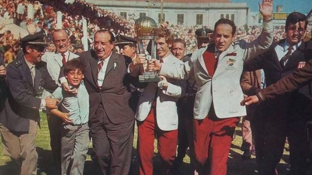 veron y los campeones del mundo viajan a jujuy a probar la cerveza old trafford