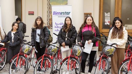 La UNLP entregó 50 bicicletas que los estudiantes universitarios podrán utilizar hasta que se reciban