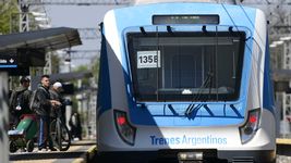 un hombre armado tomo de rehen a una mujer en plena estacion del tren roca un hombre armado tomo de rehen a una mujer en plena estacion del tren roca