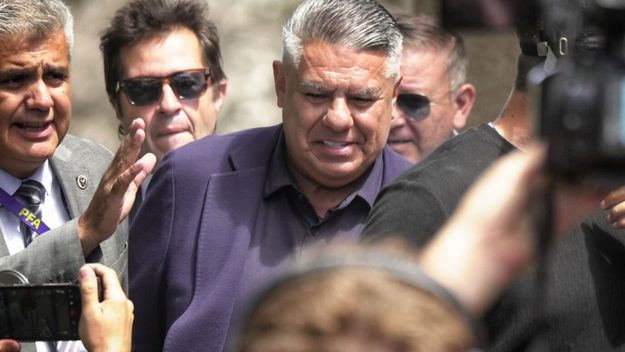 El FBI incautó los teléfonos de Tapia y dirigentes de AFA antes de su vuelta a Argentina