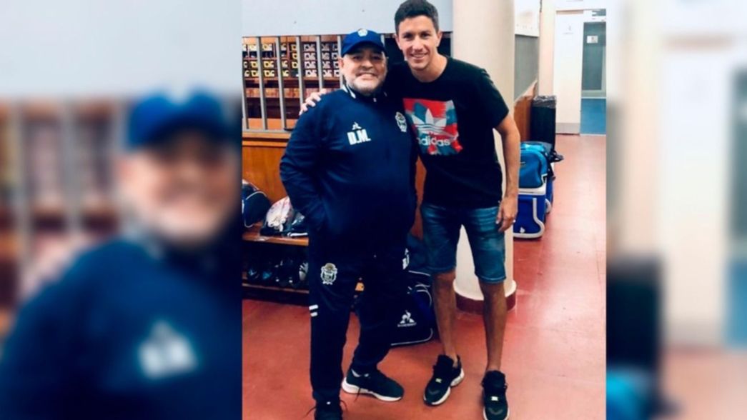 Nacho Fernández pasó a saludar a los jugadores del Lobo y conoció a Maradona