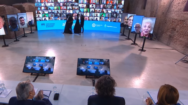 el gobierno realiza anuncios en  materia economica y social