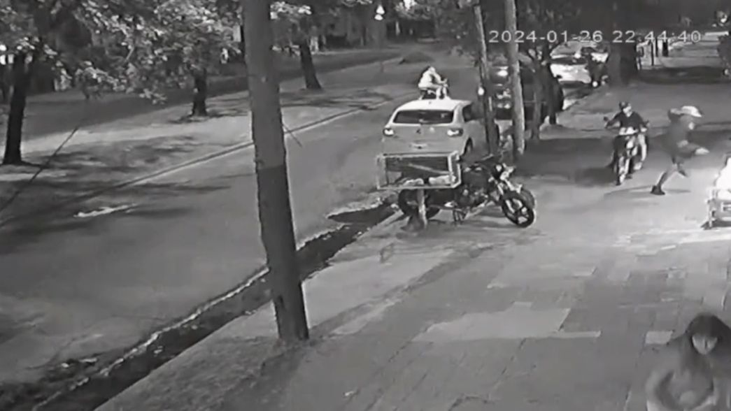 Amenazas, disparos y milagro durante un violento ataque motochorro en La Plata