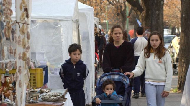 los artesanos de parque saavedra llegan con una feria en meridiano v