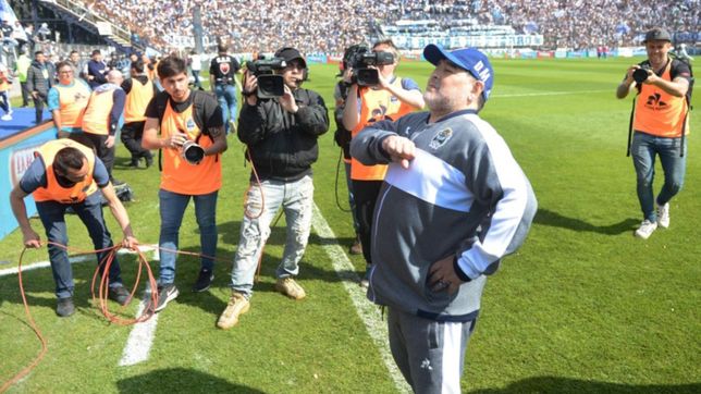 el descargo de maradona tras su regreso: me da mucha felicidad poder decir que sigo siendo el director tecnico de gimnasia