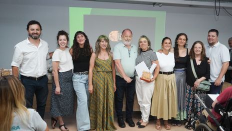 La UNLP dio el Reconocimiento Adriana Calvo a Huellas de la Memoria por su promoción de los derechos humanos La UNLP dio el Reconocimiento Adriana Calvo a Huellas de la Memoria por su promoción de los derechos humanos