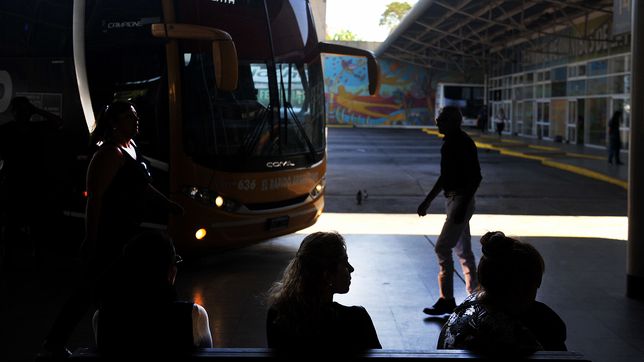 una mujer de la plata se descompenso y murio a bordo de un micro de larga distancia