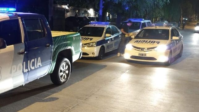 lo golpearon para robarle, le pegaron un tiro en cada pierna y cayeron tras allanamientos