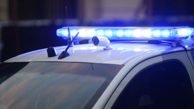 una mujer que huia de un abusador fue atropellada por un auto y murio