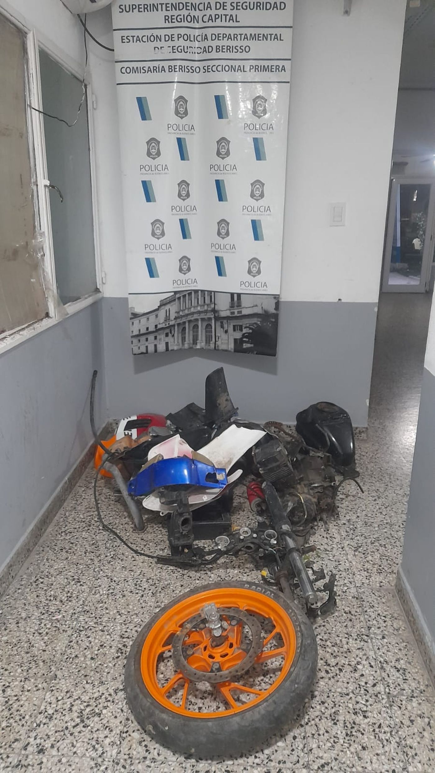 La moto que la Policía le secuestró tras los allanamientos.