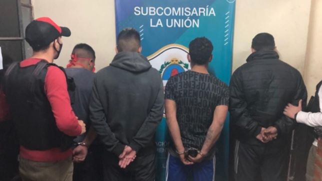 un penitenciario fue detenido en la plata por vender marihuana en plena calle