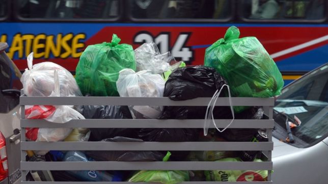 bronca en la plata por la basura: ¿esur trabaja con frecuencia reducida por el verano?