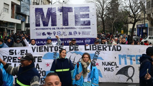 organizaciones sociales marcharon por las calles de la plata por la asistencia a los comedores