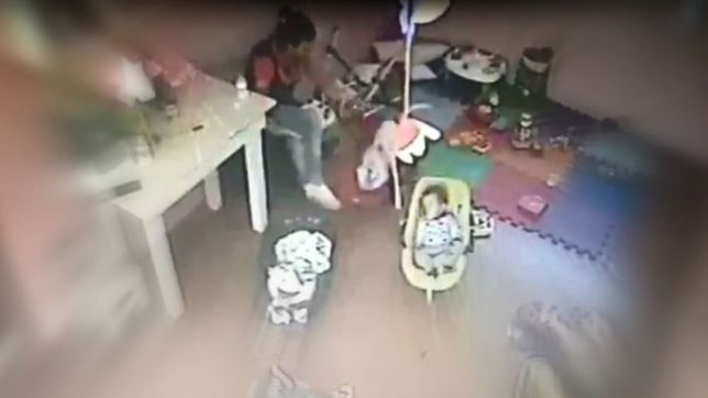 la docente de los maltratos a una beba en un jardin maternal seguira libre