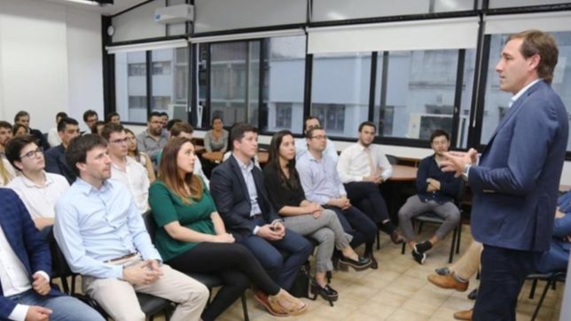 garro abrio la primera escuela de lideres politicos de la ciudad