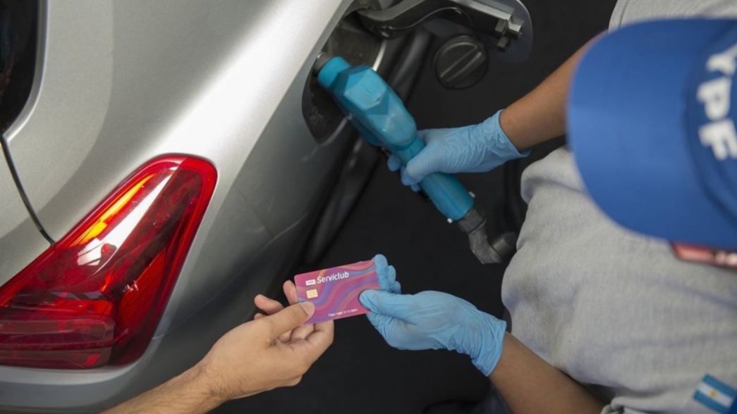 Ya rige el nuevo aumento del 5% en los combustibles de YPF